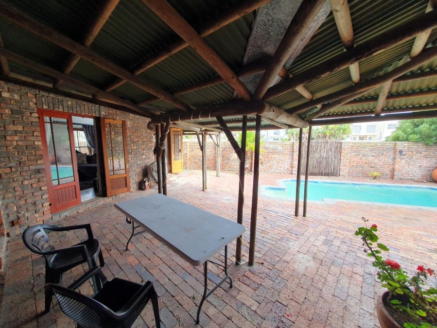 5 Bedroom Property for Sale in Sunset Beach Western Cape